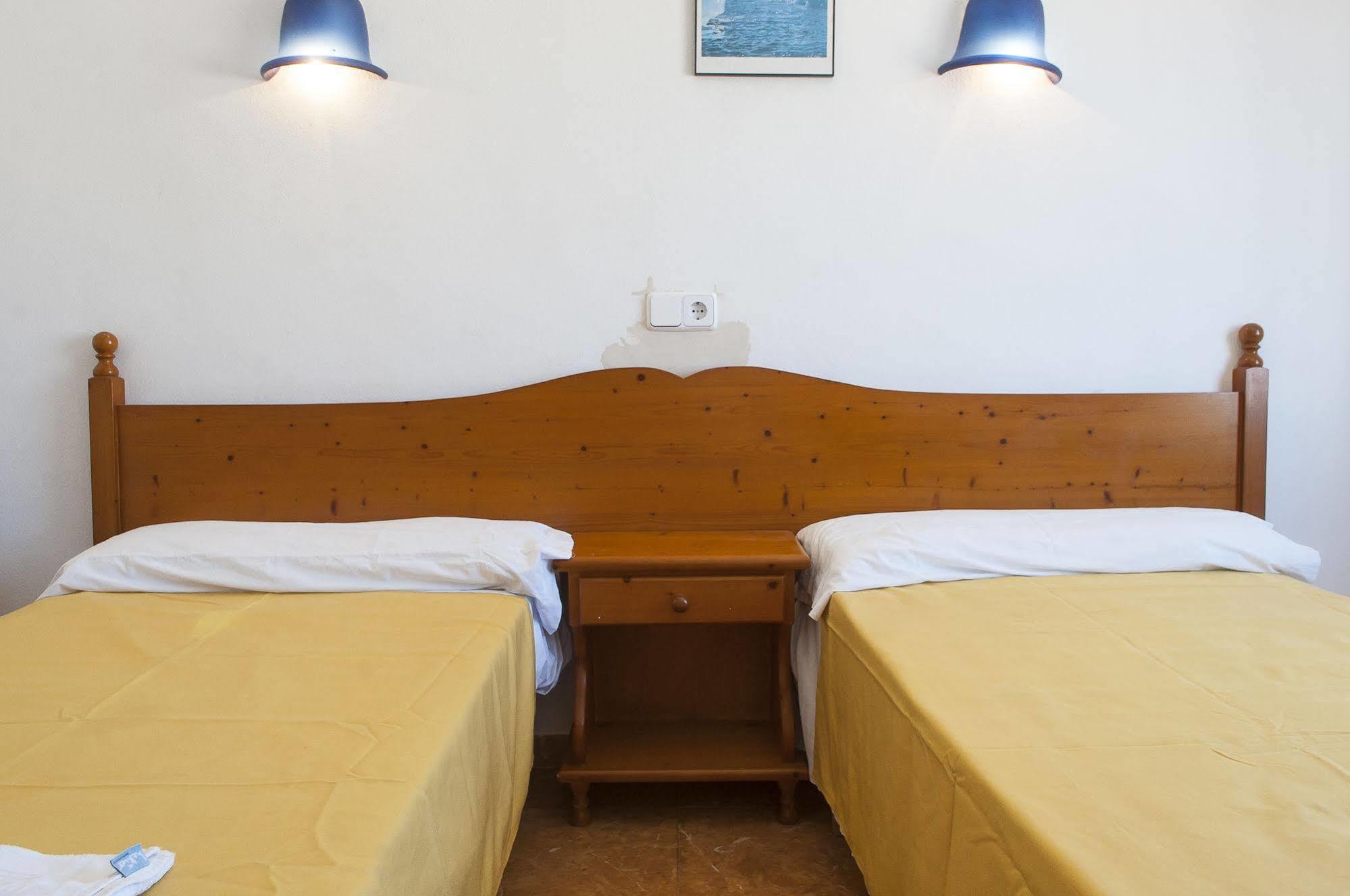 Surfing Concept Hostel Cala Ratjada  Ngoại thất bức ảnh