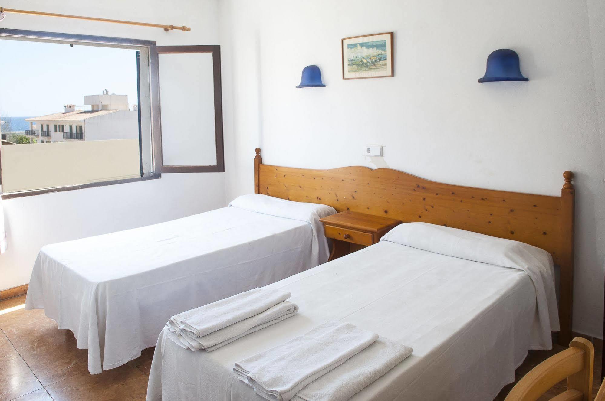 Surfing Concept Hostel Cala Ratjada  Ngoại thất bức ảnh